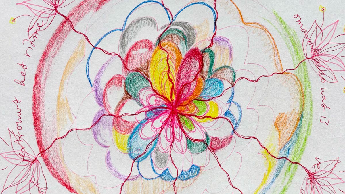 Kleurrijke intuïtieve bloemtekening over de 9 liefdesfrequenties in Human Design centra en innerlijke groei via Lichtlijnen